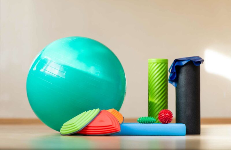 Verschiedene bunte KLeingeräte zum Training in der Physiotherapie, im Personal Training und im Fitnessstudio der ProPhysio GmbH in Köln-Longerich